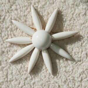 Huge Trifari Vintage White Enamel Flower Brooch Gold Tone Signed